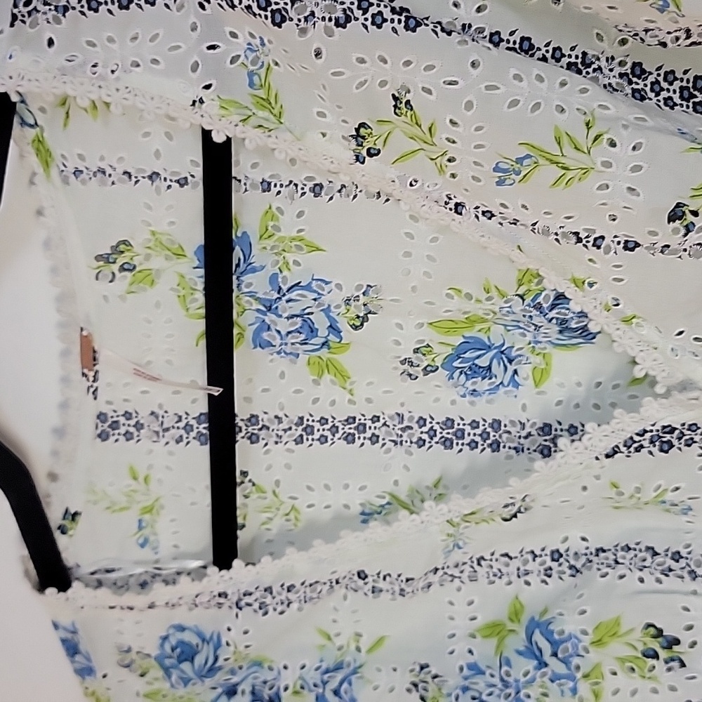 FREE PEOPLE NWOT BLOSSOM EYELET CROP TOP SZ LARGE - Picture 5 of 13